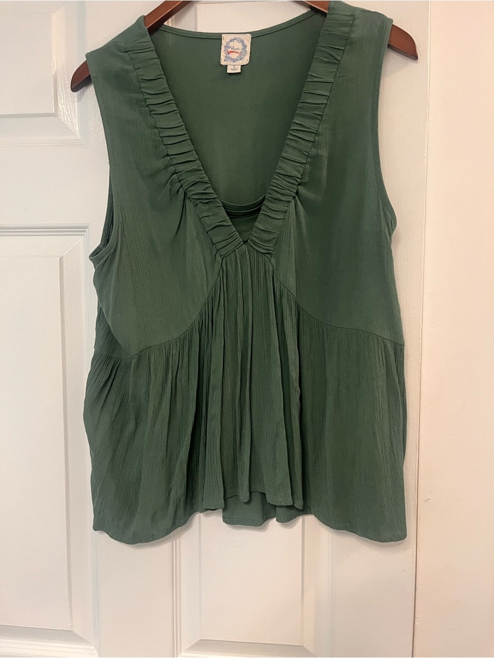 Blue Rain Green Ruffled V-Neck Sleeveless Camisole S